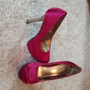 Candie's fuschia satin platform pump heels gold glitter heel. Size 7 Rounded toe